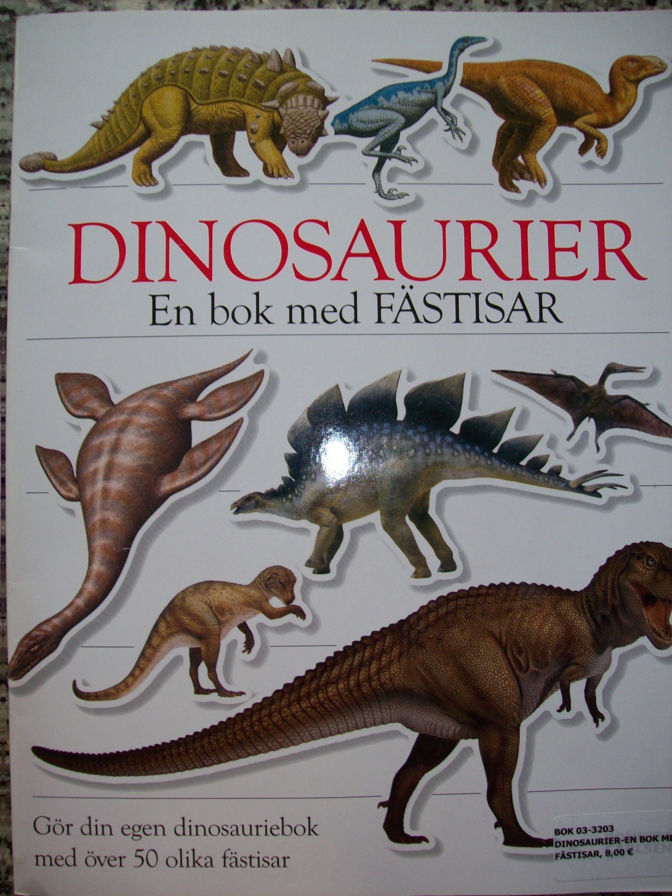 Dinosaurier en bok med fstisar